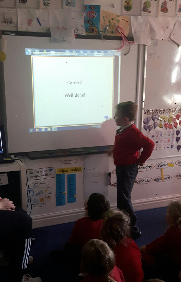 ysgolbrynhedydd's tweet photo. #year1JR Getting to grips with #money this week. Here we are counting 'our' #piggybanks #coinrecognition #mathsinclass #DIAIUTF #YBH A https://t.co/Z9bvqwNipB