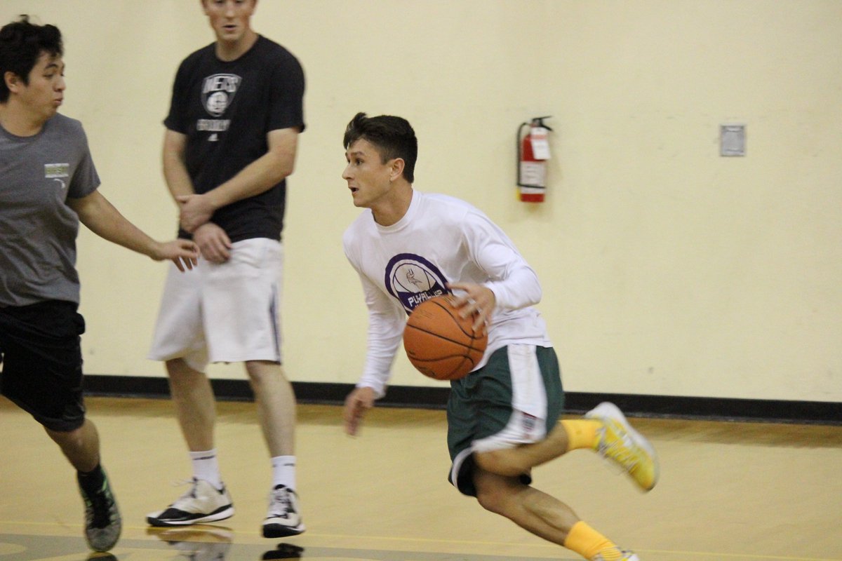 PLU_Rec's tweet image. March Madness is here @PLU_Rec remember to fill out your bracket before Thursday for a chance at IM glory. #doitfortheshirt #getsocialgetfit