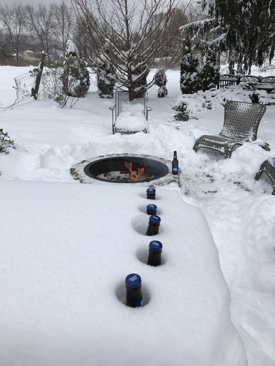 ScottSunday's tweet photo. First snow day off since 2001... #nocoolerneeded @budlight https://t.co/QOJ1yMMVLE