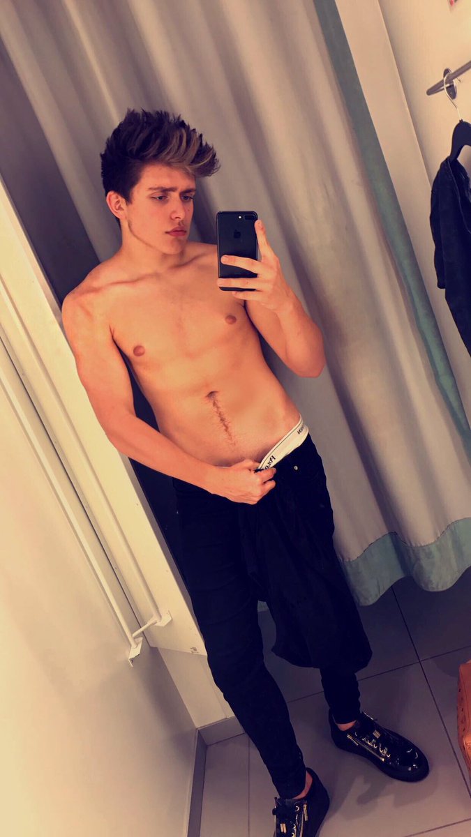 CharlieJones's tweet photo. Sorry mum 👀 https://t.co/sq0Hv3N9Nv