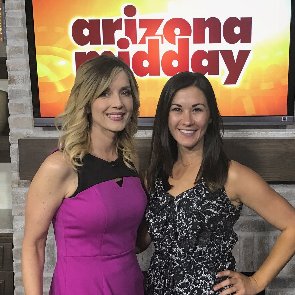 RobynMMoore's tweet photo. Loved catching up with @arizonamidday this morning! #prpro #prlife #arizonamidday #12news #phoenix #mediafriends https://t.co/Y3fR6WOvFc