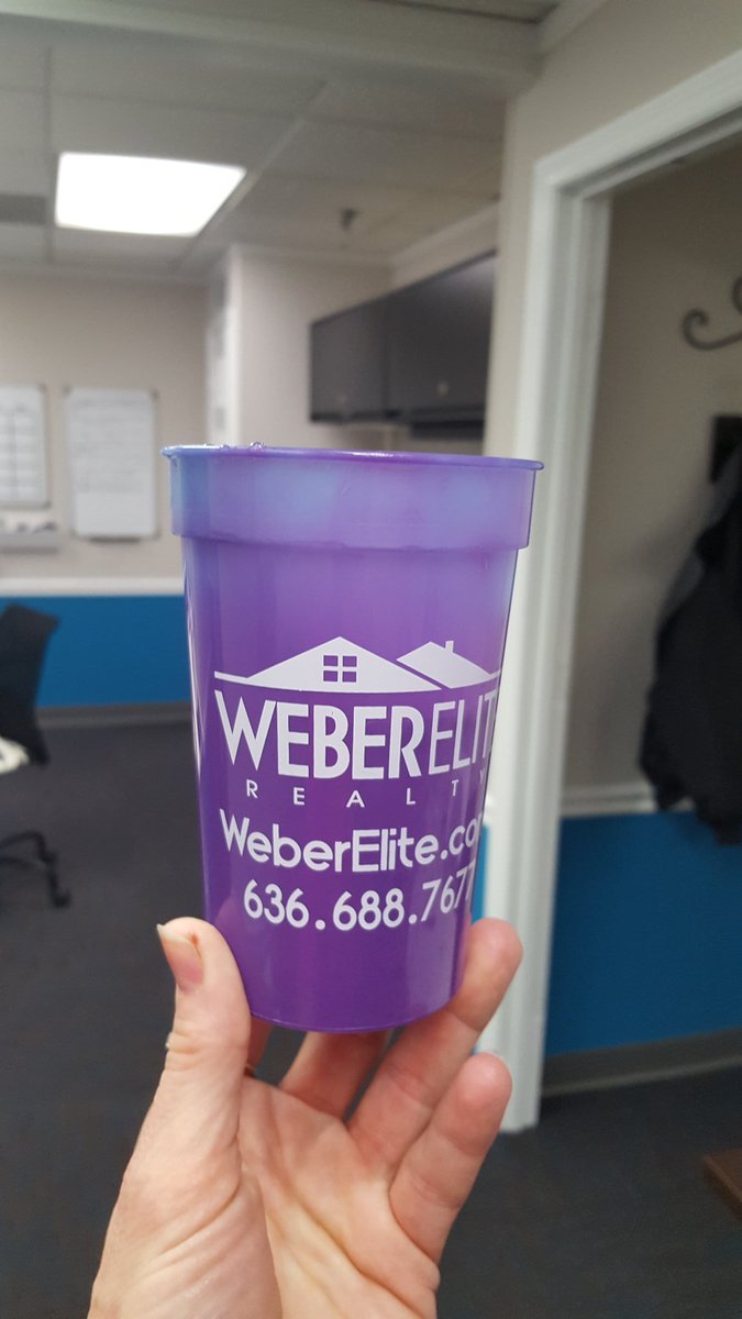 stlsunshine's tweet photo. Check out these cool color changing cups I just found it work! Love me some Weber Elite! #weberelite #cool #creative @KristieWeberRE https://t.co/ufWeNc7tX8