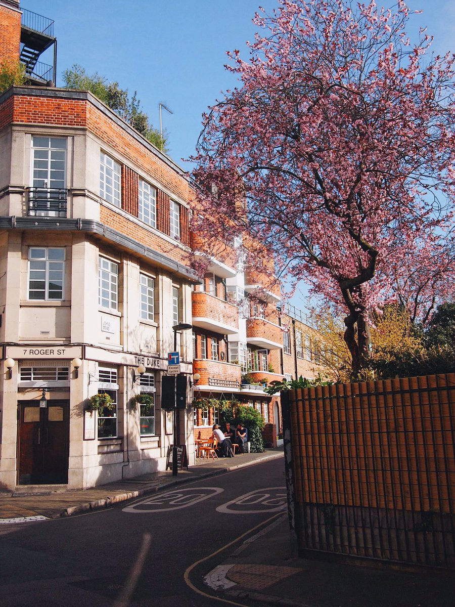 a_unefille's tweet photo. Spring in London #london #ロンドン #春 #spring https://t.co/36CJnHIESz