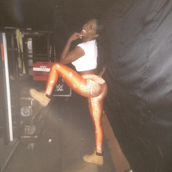 RespectADivaAss's tweet photo. Pick one booty! Naomi or JoJo? https://t.co/6hdA4WfGyd