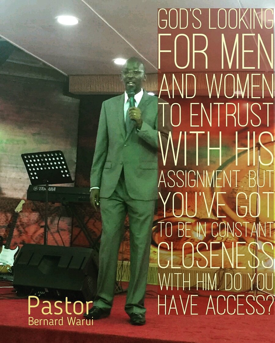 OvercomersFGC's tweet photo. Pst Bernard Warui ministers on #AccessingGod at the #YouthExplo2017 conference. https://t.co/ePe2aQEUhm
