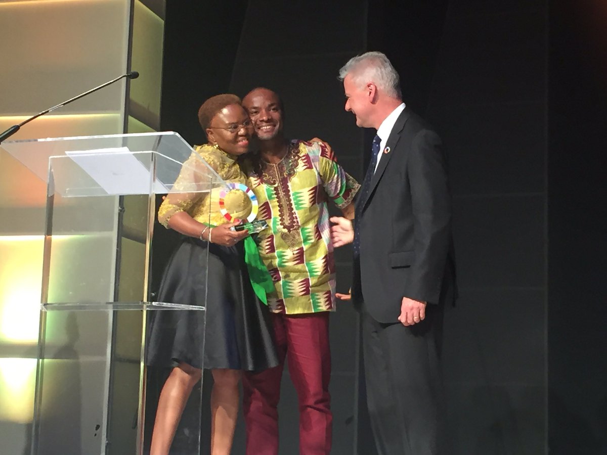 GEN22OnSloane's tweet photo. #GlobalEntrepreneurshipAward goes to @GENSouthAfrica #GENCompassAwards #GEC2017 #digitaldisruption #KizitoOkechukwu #SEAAfrica https://t.co/XoZ8VchFEE