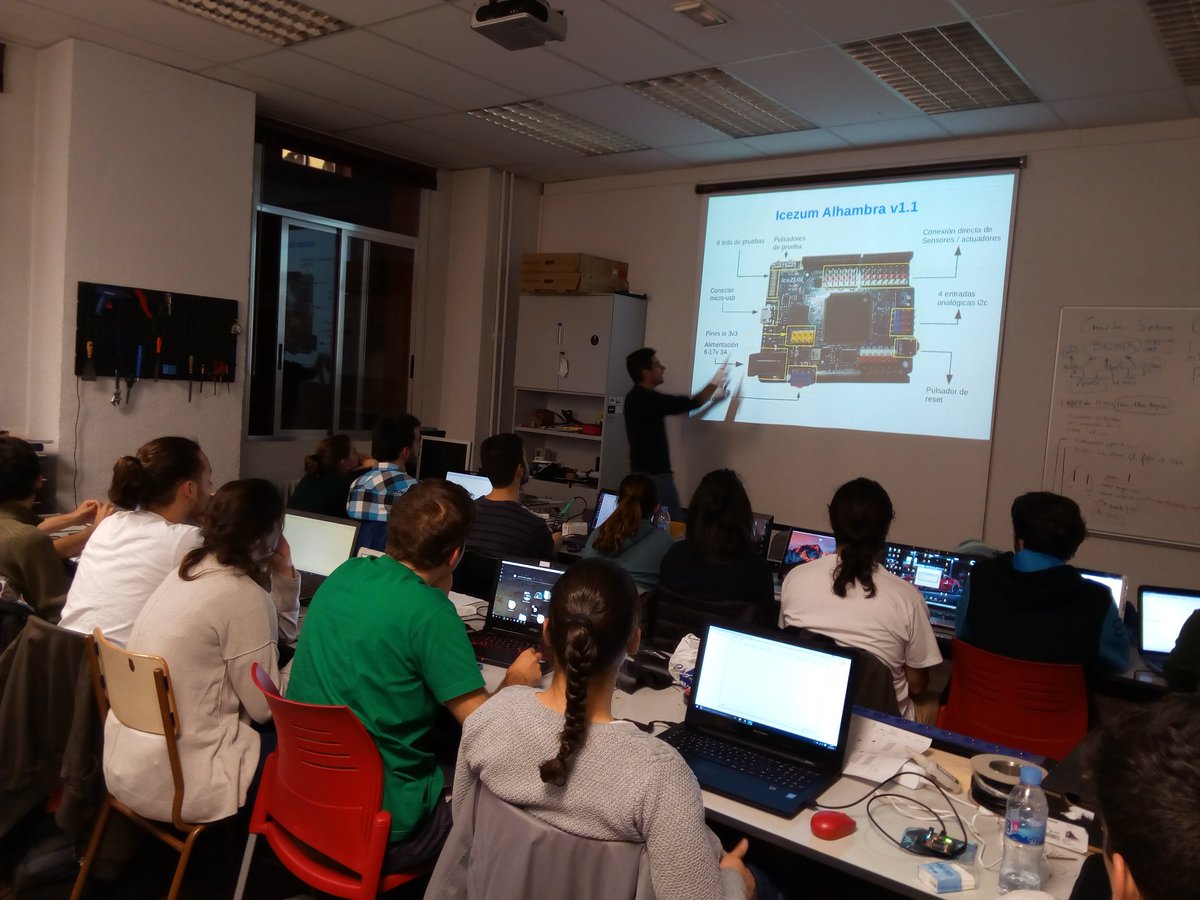 MiguelBiicode's tweet photo. De nuevo disfrutando con @Obijuan_cube y @JesusArroyo89 de un @HackLab_UPM en la @ETSIDI_UPM . FPGAs al alcance de todos! https://t.co/elTVRUcRfV