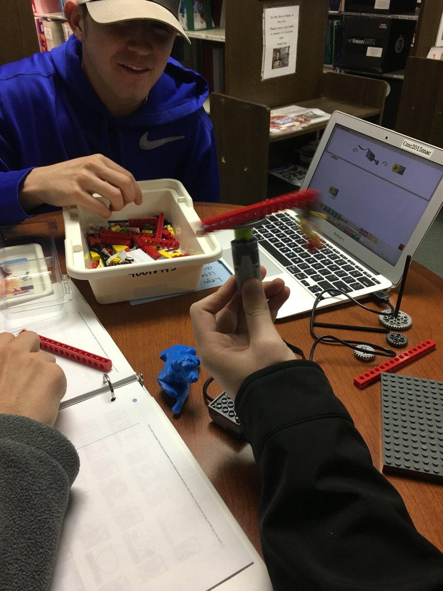 CatawbaCMC's tweet photo. #Catawba #Education students experience  #Makerspace in the CMC https://t.co/Fjv1yXwuM1