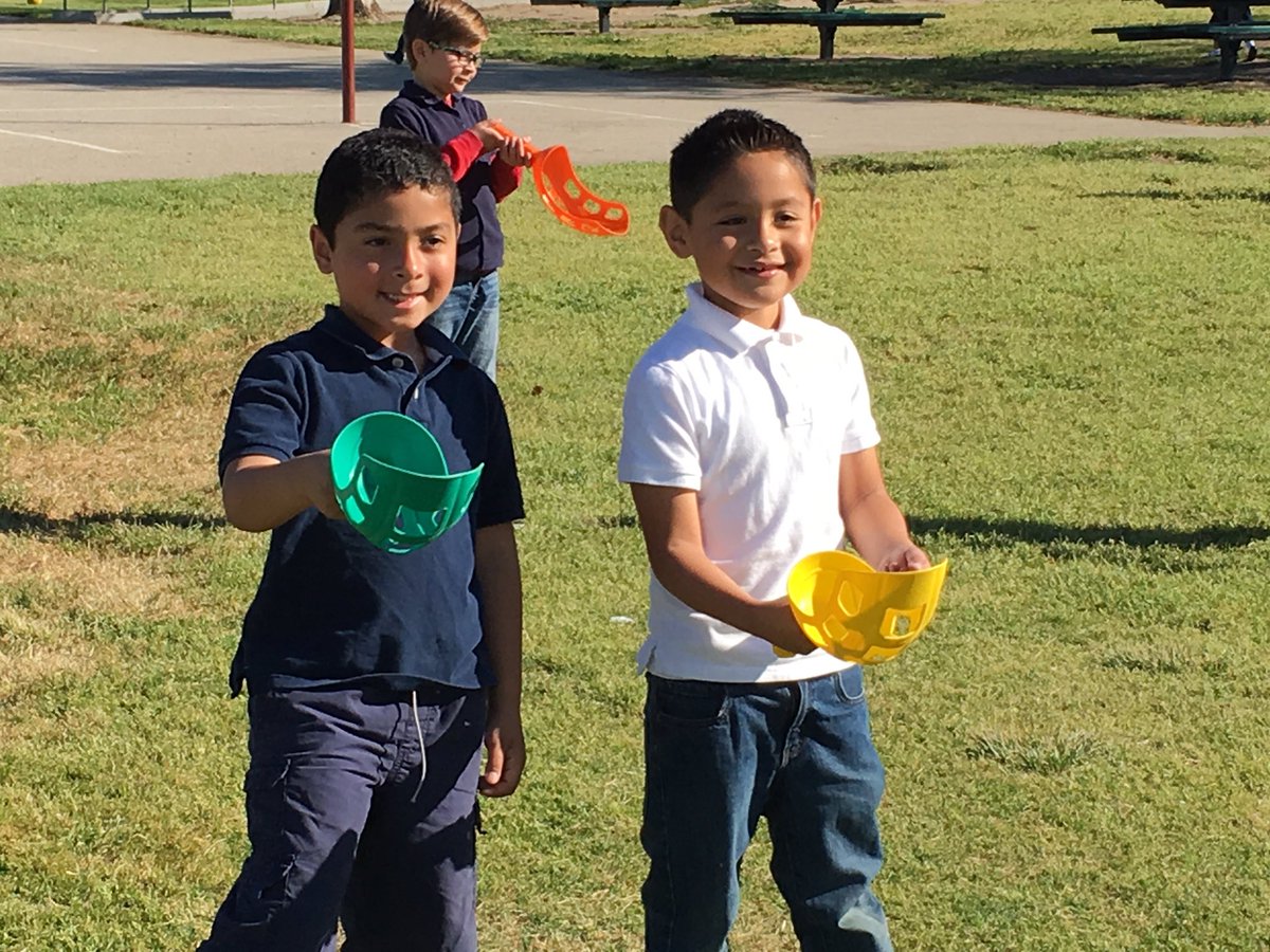 sinaloasabers's tweet photo. Community Leadership English students running Field Day for lower grades at @ParkViewEl today 😊#sinaloa1617 @rebekah_harding @SimiValleyUSD https://t.co/GLiH2JkNqM