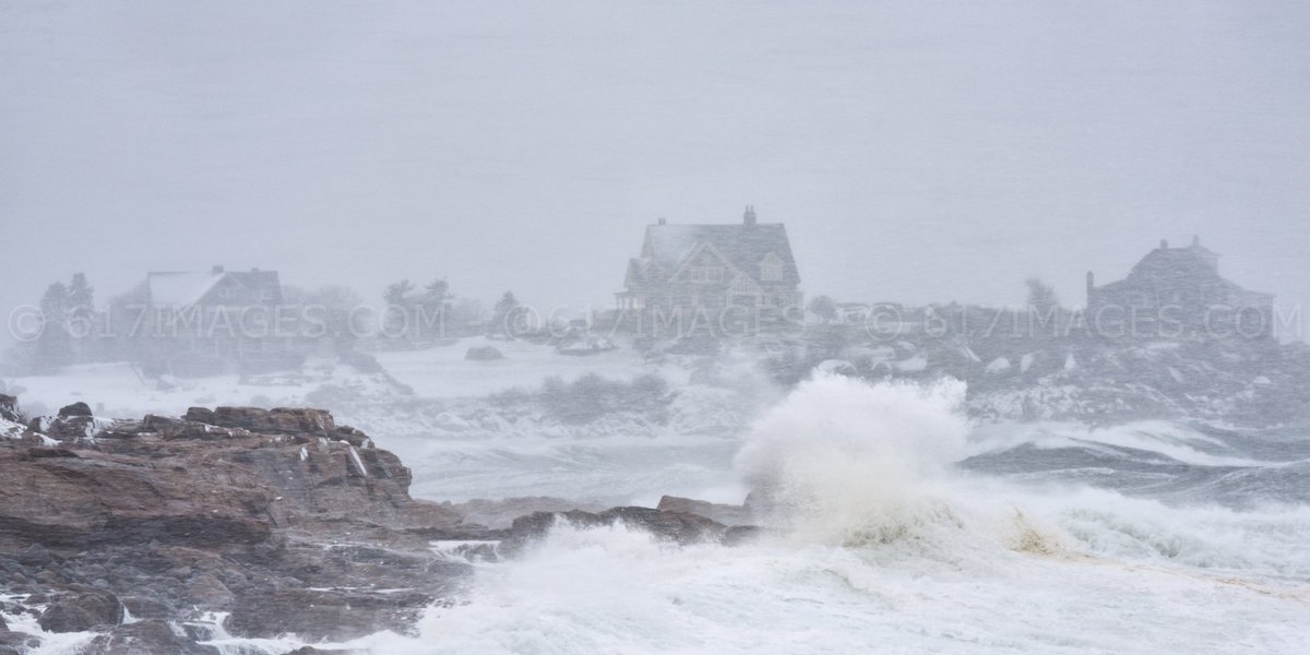 617Images's tweet photo. PHOTO: Gloucester - Bass Rocks Beach - Big waves &amp; near white out conditions during this afternoons high tide. #StellaBlizzard #mawx https://t.co/RA9Q4Dz4OZ