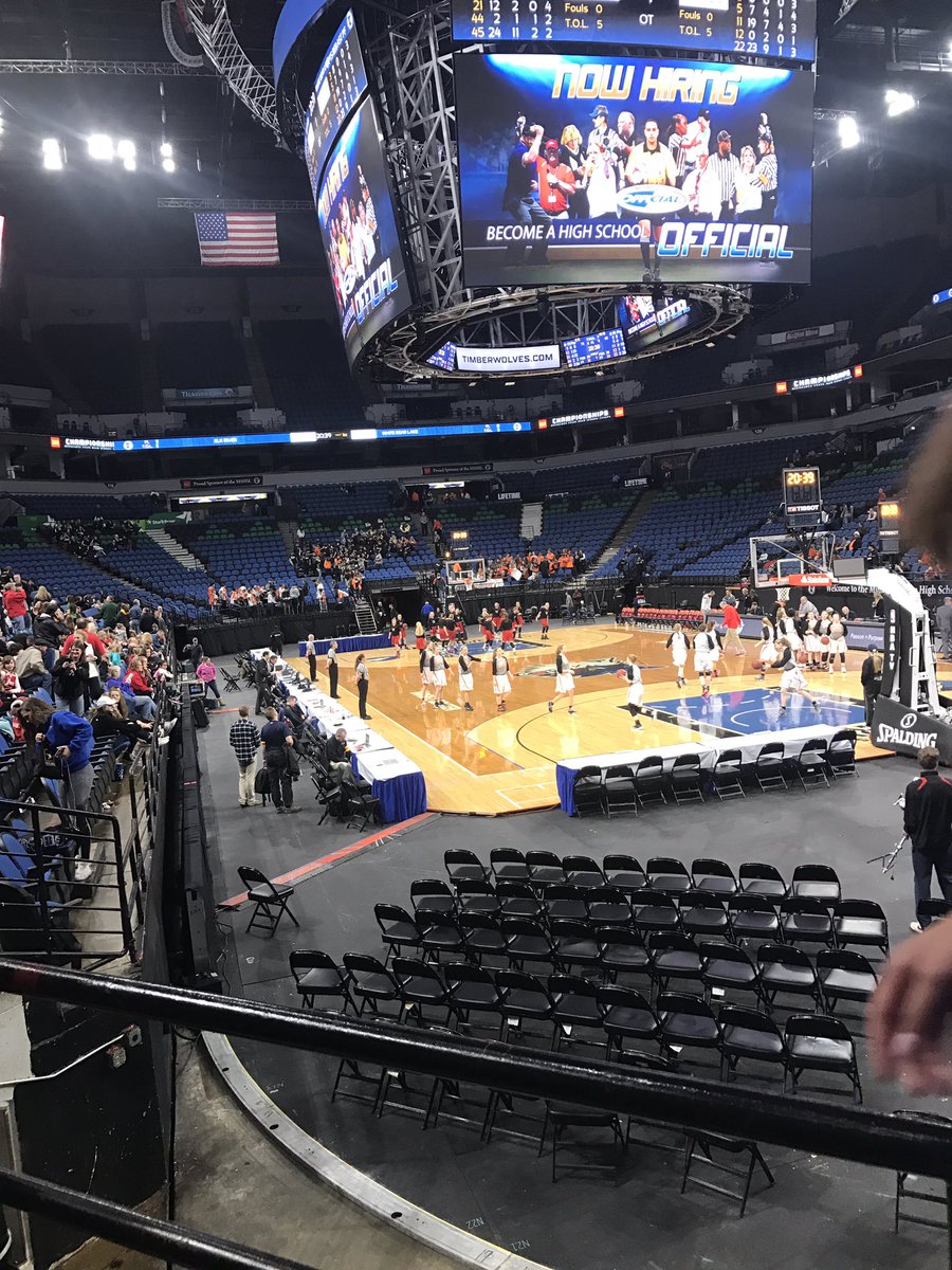 ERSN_8's tweet photo. The elks have taken the court, time to #SkintheBears https://t.co/JgiTfajQaW