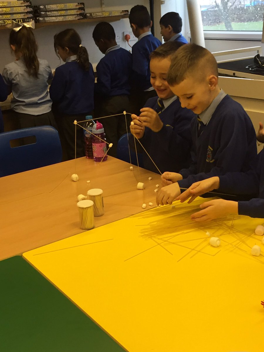stcatherinespri's tweet photo. P4 Science Club problem solving during Engineering Week! 👌🏼 https://t.co/sSW2ZoLJvA