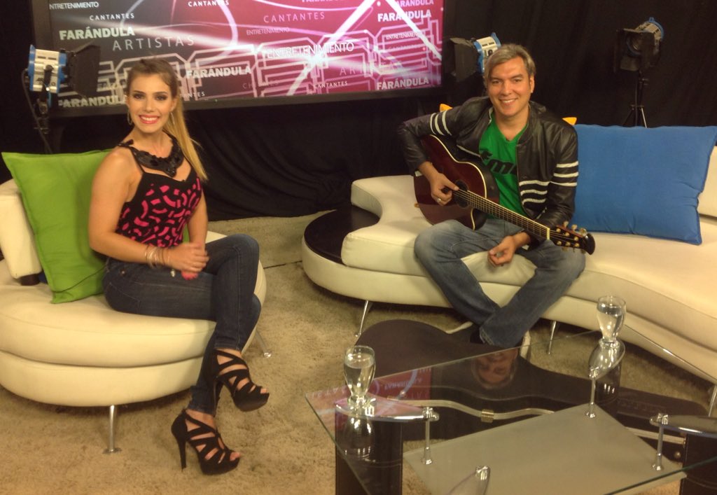 Hoy en Algo más que farándula @StephFatone con Leander <a href="/leander_reggae/">leander reggae</a>