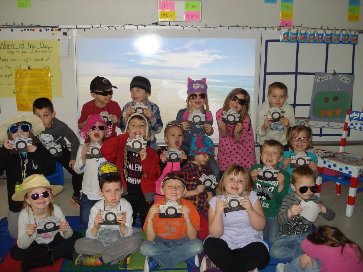HansonKinder's tweet photo. Kindergarten kids are tourists as we read Dr. Seuss' "Oh the Places You'll Go"
#hortnetpride #alwaysfun https://t.co/bIHsiOvEyL