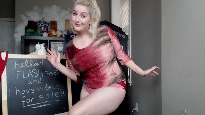 Hello friends! I'm heeeereeee!!! :D https://t.co/Y8eq07LuDp https://t.co/3q7F4CFDj9