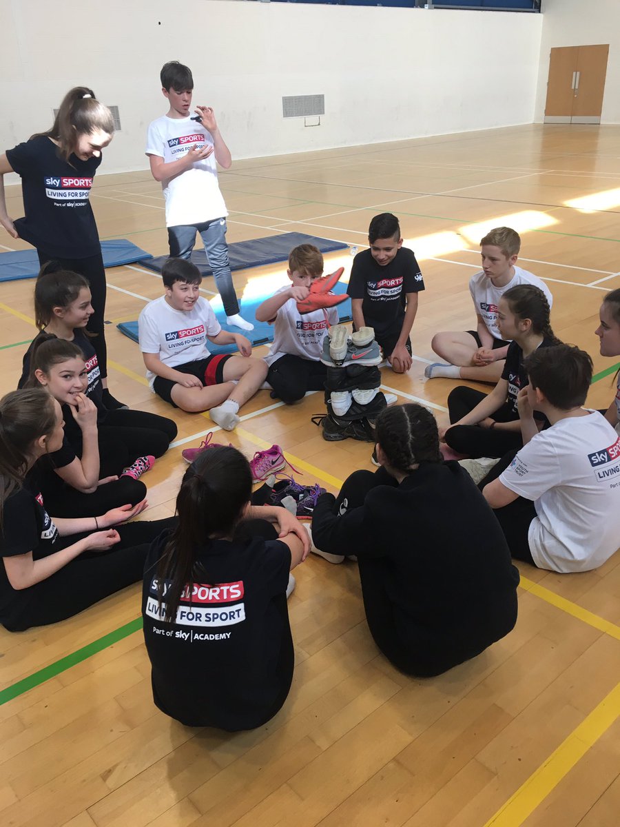 NotleyHighPE's tweet photo. Our year 8/9 @SkySportsLFS students had a great day with @Frannywill on Friday! 😊🏊🏼‍♀️ #livingforsport https://t.co/xXWUfuV8no