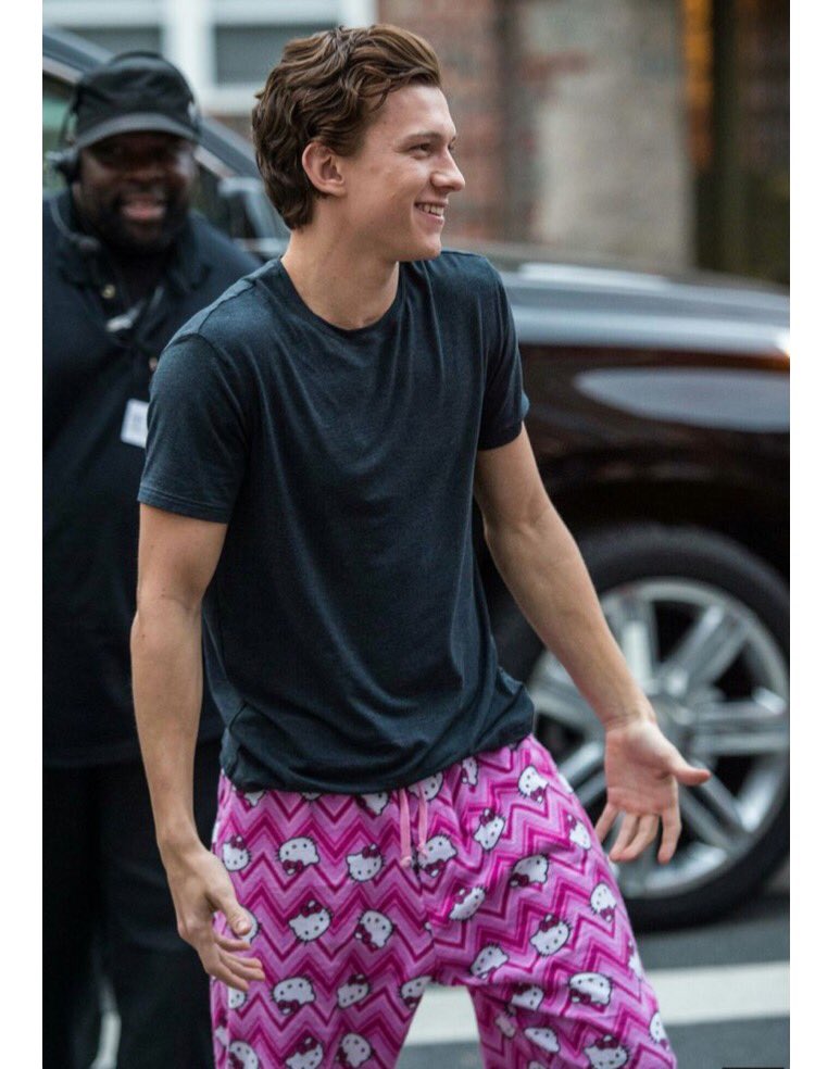 tomfirebomb's tweet photo. Definitely my favourite photo ever💗 #TomHolland #pinkpyjamas #HelloKitty #CutiePie https://t.co/mE7YHkbTbi