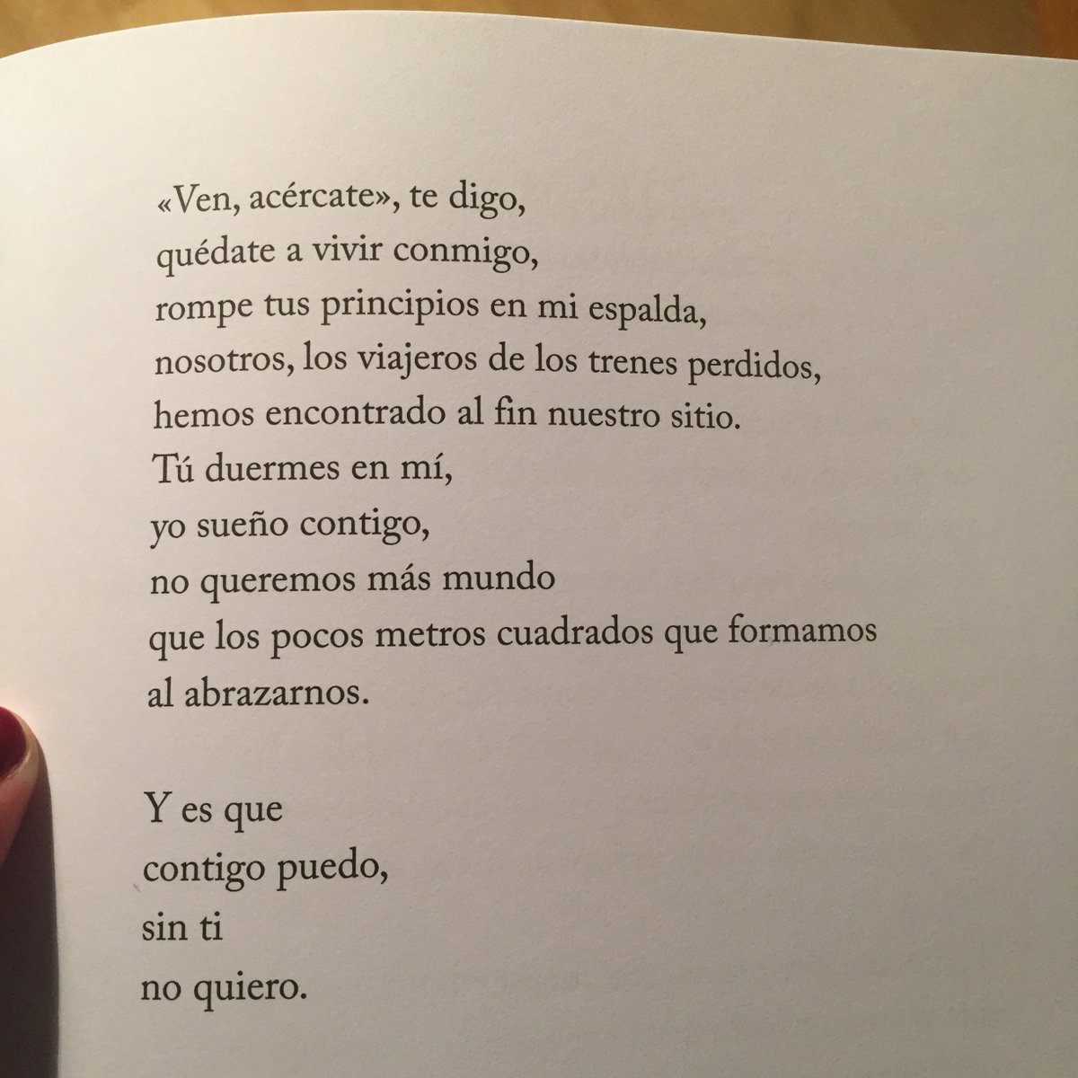 eblanperis's tweet photo. "Y es que
contigo puedo,
sin ti 
no quiero"
#Poesía de @MiguelGane :) https://t.co/1vwCJ5dQU4