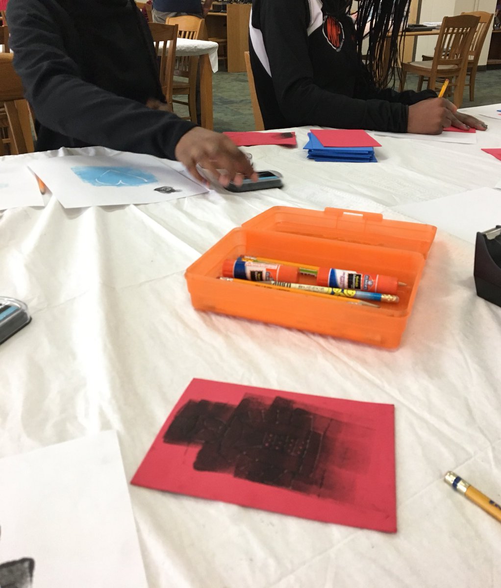 MadisonMiddleLibrary tweet media