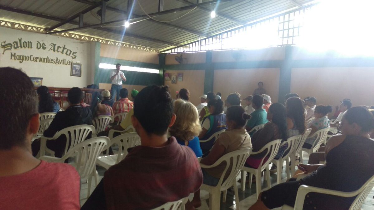 GranMinga's tweet photo. En Salitre, conversatorio con agricultores #GranMingaAgropecuaria 
#LeninElUnicoCamino @Lenin @VamosLenin @JavierVillacis6 https://t.co/hiG3rRfv1o