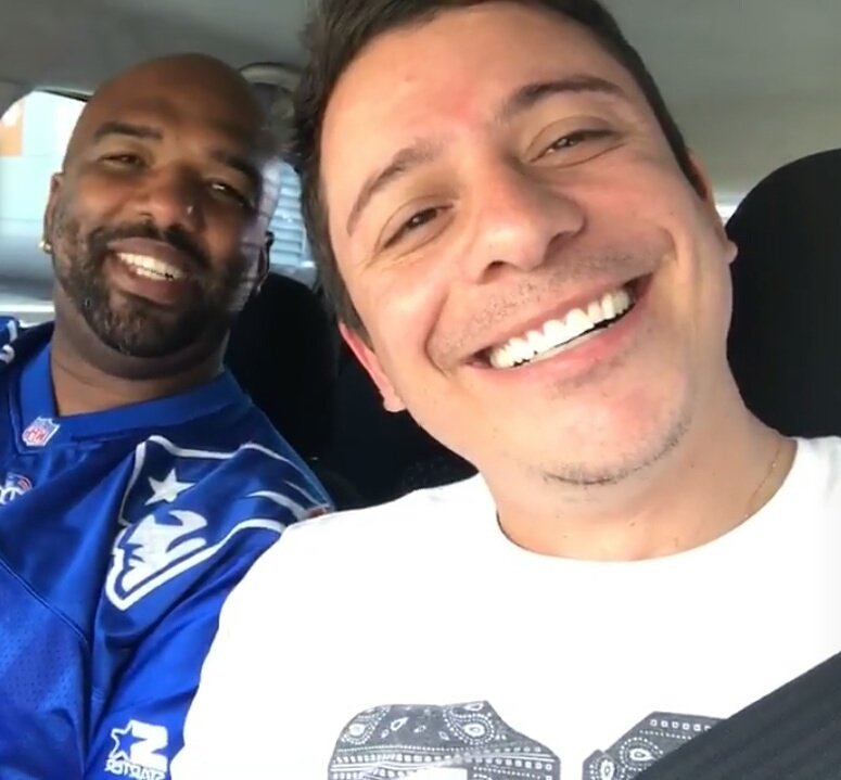 familiaDellC's tweet photo. Já estávamos sentindo falta desses sorrisos lindos dos nossos queridos #dellcavalini e #spsdim #amigos #parceiros #sucesso #deuerrado 🔝🔝🔝 https://t.co/27pWGECaqz