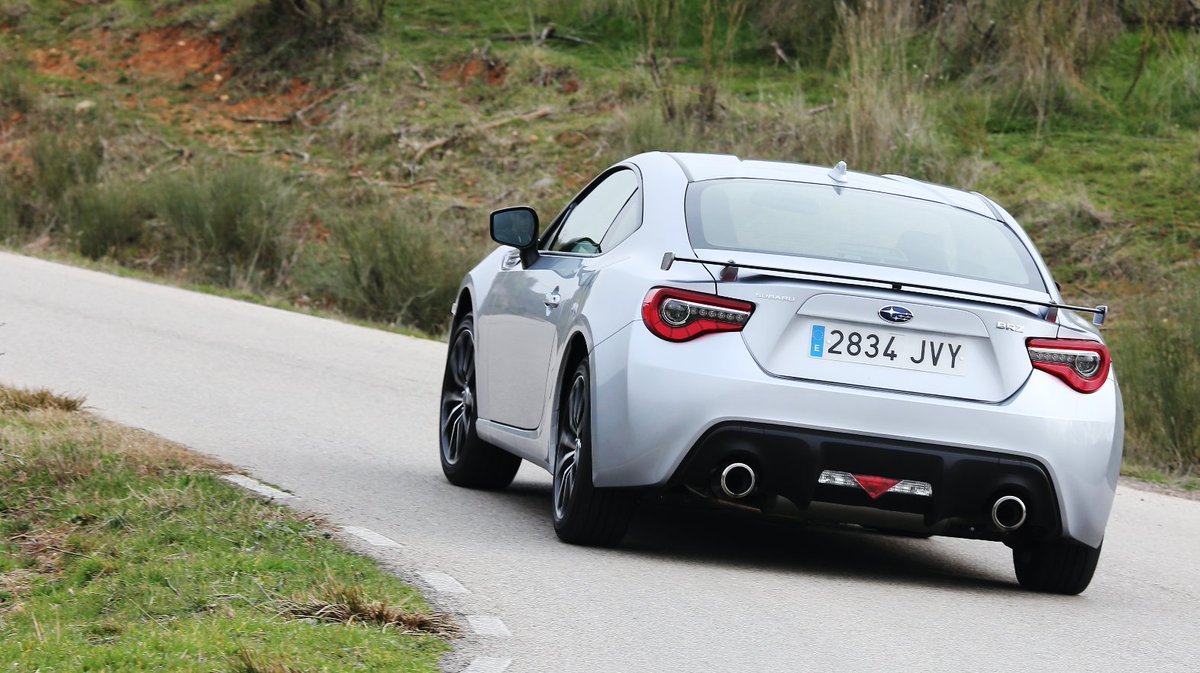En el #BRZ. Pasas de 5.000 rpm y todo cobra sentido. Verdad, <a href="/I_Trasmonte/">Íñigo Trasmonte</a>? Llevo una racha de Subarus que pa qué! 👌🏻 dozz.es/zh7dn4