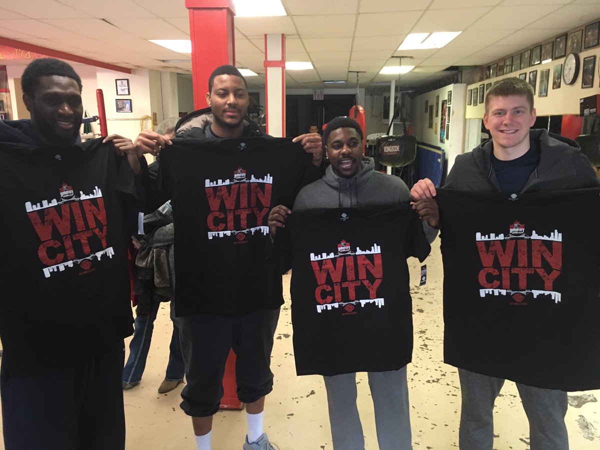 What an awesome night for the kids! BIG thanks to those BIG basketball players for coming out! <a href="/WindsorExpress/">Windsor Express</a>  #kidsclass #yqg #boxing