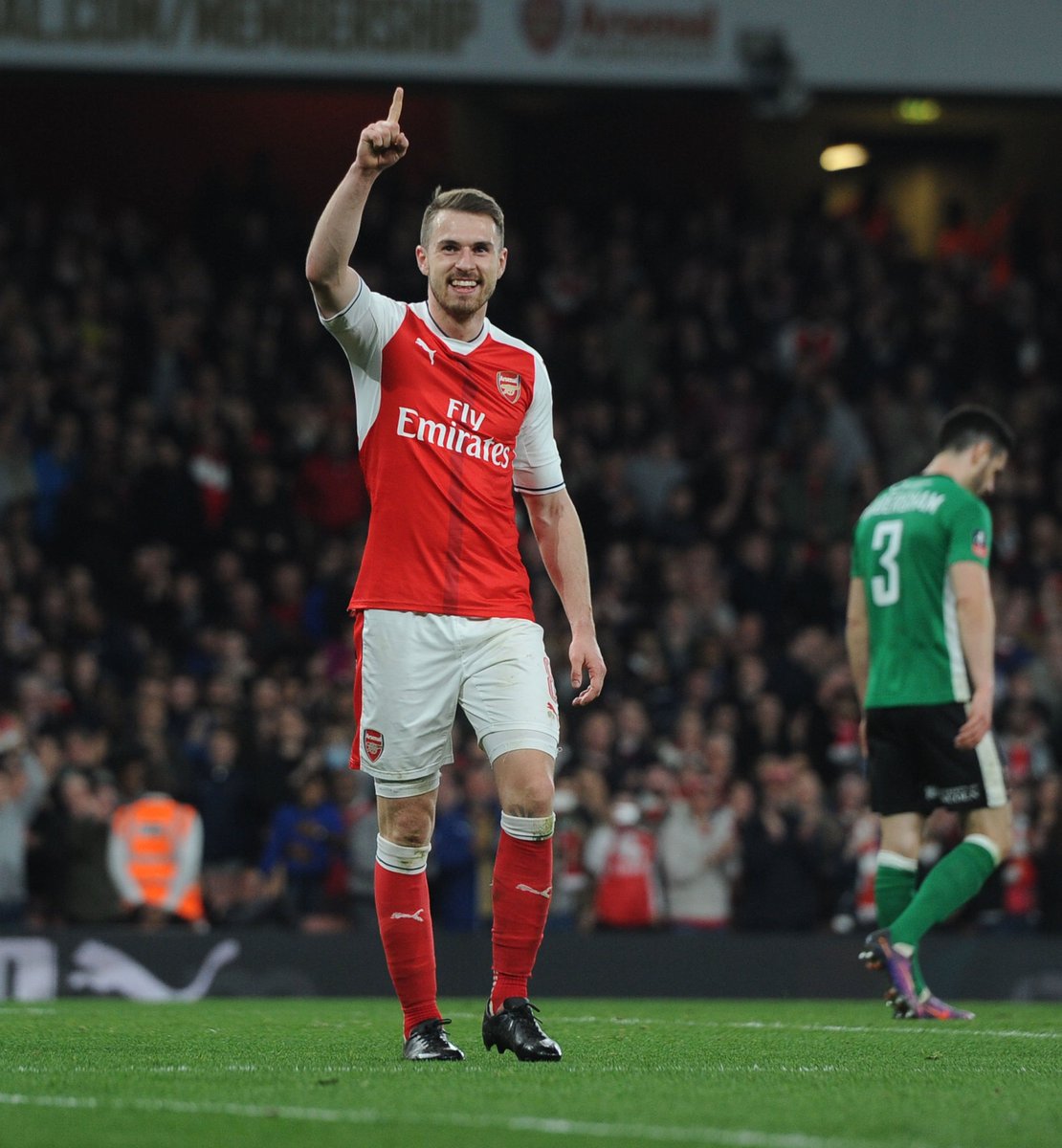 Arsenal tweet picture