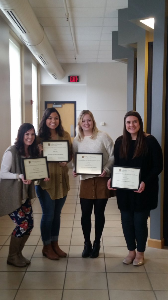 MizzouEdStuCo's tweet photo. Congrats the the Phase I Distinguished Pre-Service Teachers! https://t.co/uDw9I3TfAZ
