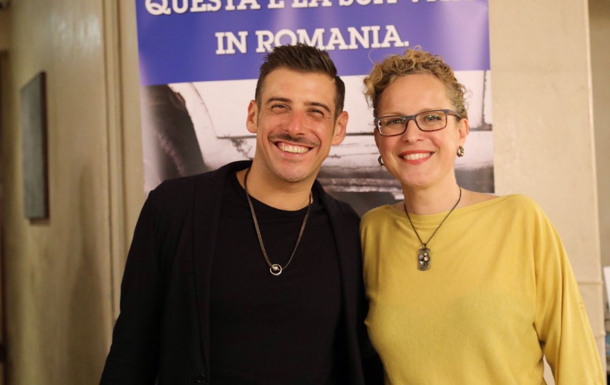 Guardate chi è venuto a vedere <a href="/rosita17rosita/">rosita celentano</a> e <a href="/PQuartullo/">Pino Quartullo</a> a teatro? #frankgabbani! #QualcheVoltaScappano #SavetheDogs <a href="/SavetheDogsSTD/">Save the Dogs and Other Animals</a>
