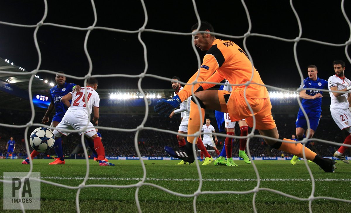 Alamy_Editorial's tweet photo. Leicester City's Wes Morgan scores their opening goal. #LeiSev https://t.co/IHvuNADYBP https://t.co/V7jA9p4gZY