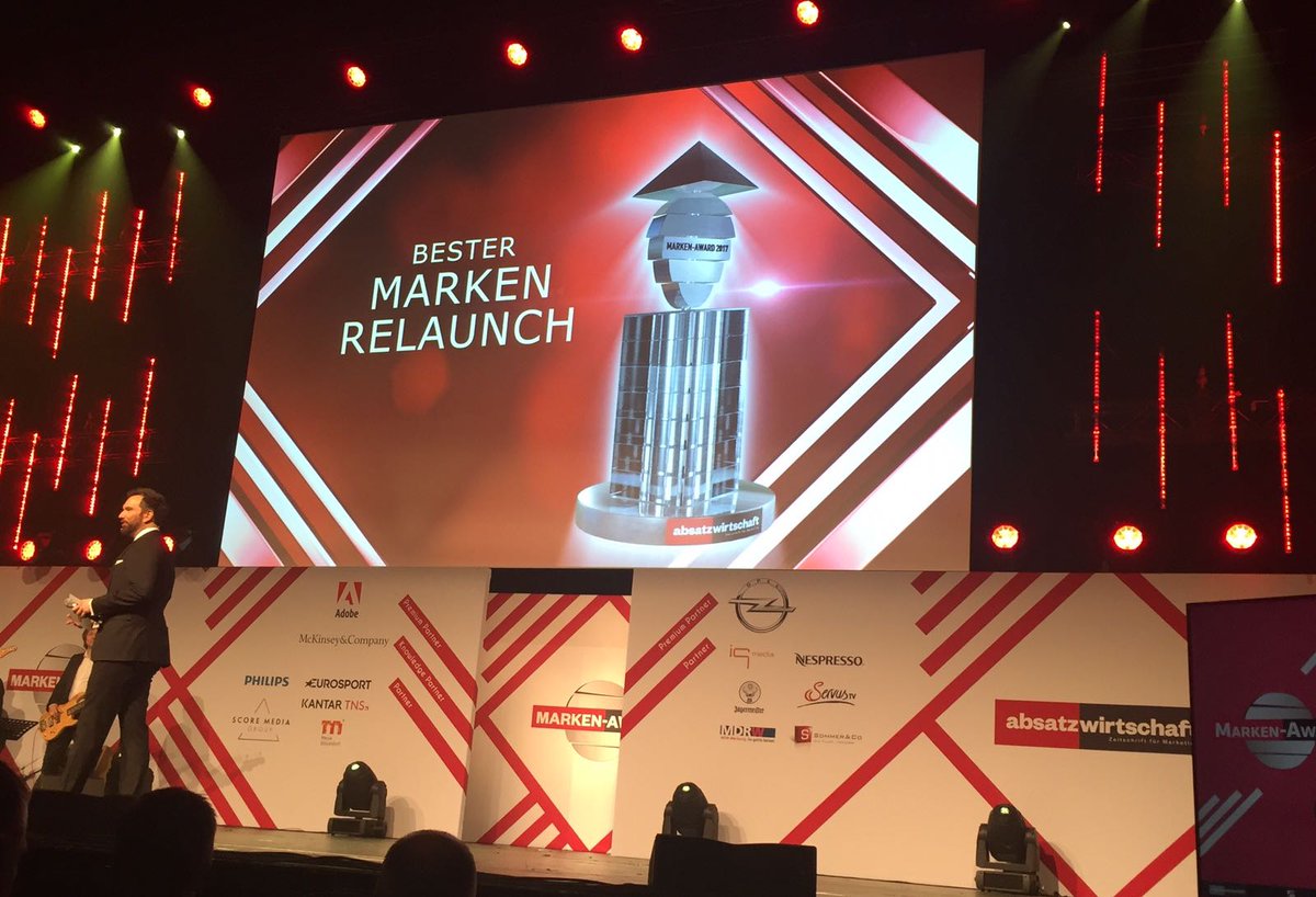 thyssenkrupp's tweet photo. #brandblue gewinnt: thyssenkrupp holt den Award für den besten Marken-Relaunch. #FdM2017 #thyssenkrupp https://t.co/u59dwnwKr6
