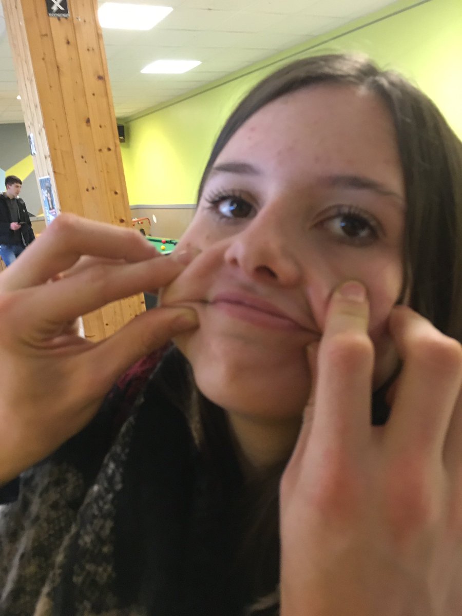 PostBadChartier's tweet photo. Jeu des 7 différences avec @guerinmaria 👭 https://t.co/P51HtvuXDP