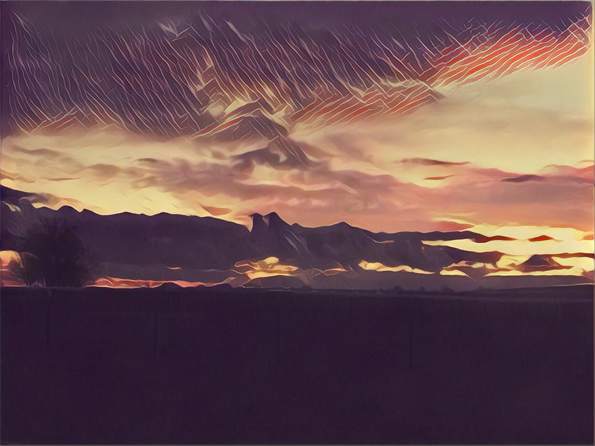 SenProducer's tweet photo. #darksunset #suchemotion #sky https://t.co/4WtYiY41sf