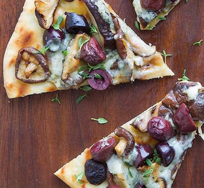 lindsayolives's tweet photo. Bringing savory flavors to #PiDay with Grilled Bleu Pizza. Excuse us while we devour every piece #oliveobsessed 🍕 https://t.co/sV6f83opWK https://t.co/f23YPYjE8H
