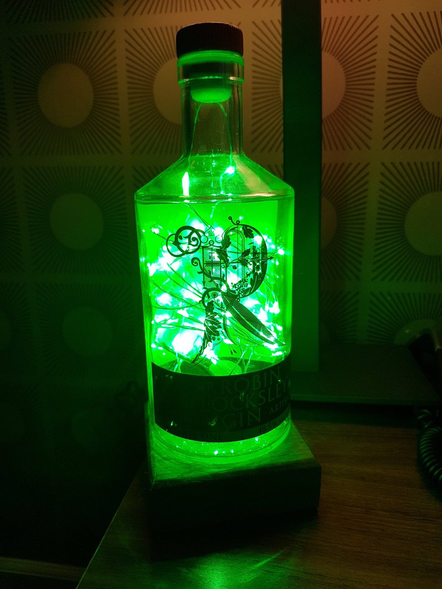 SkalisBeith's tweet photo. Robin of locksley gin light! @locksleystill @TrippetsBar #upcycling https://t.co/DVGVzYlP4R