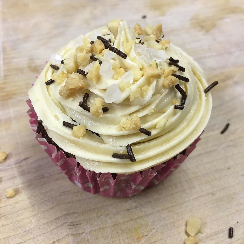 buckets_of_tea's tweet photo. Recipe for these little beauties are on the blog; cola cupcakes with peanut frosting #food #foodie #foodporn #cupca… https://t.co/IRHjHJJItd