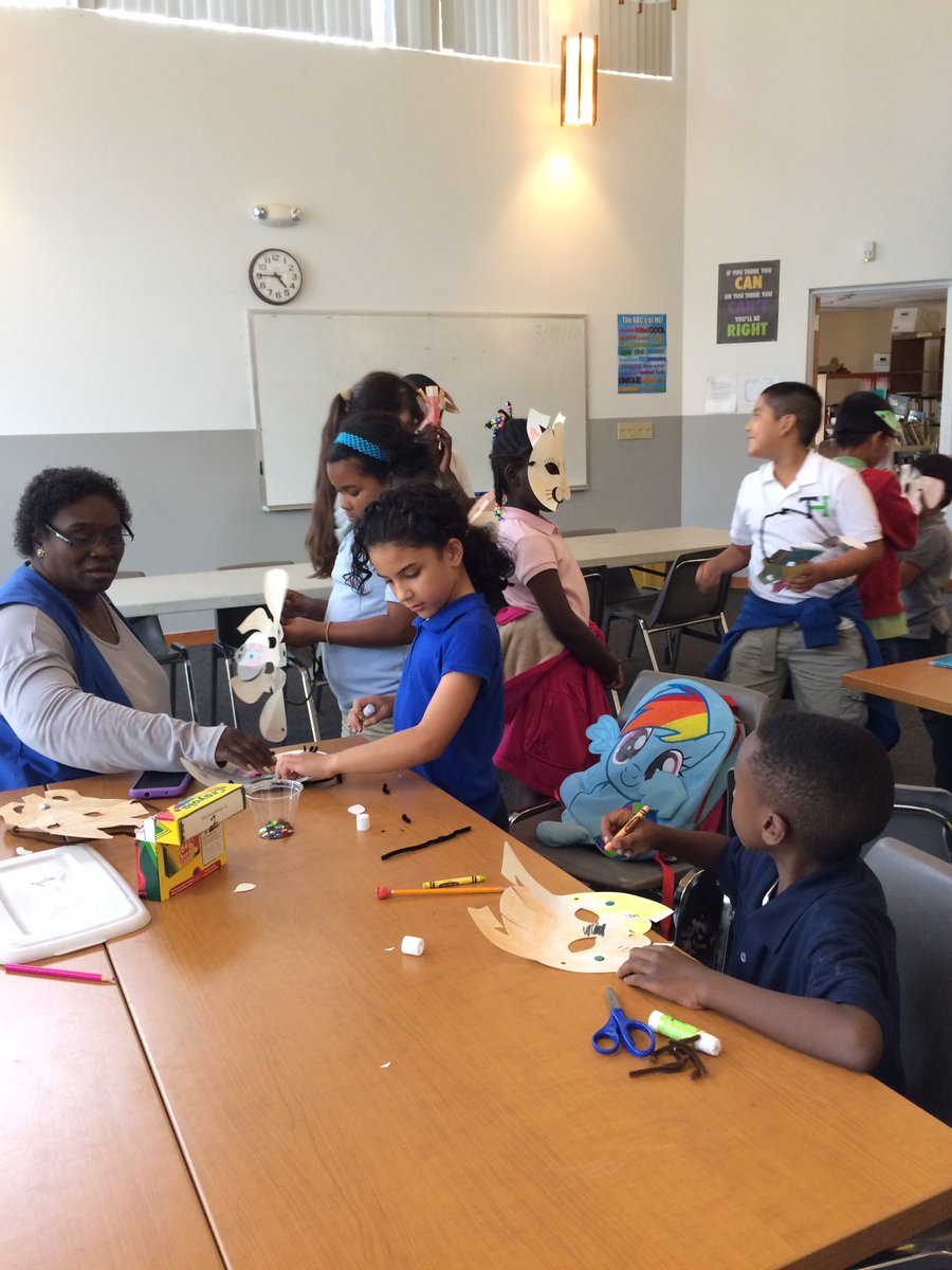 cck_brit's tweet photo. @CSCBroward @BrowardLibrary #POASYL Mask decorating! Another great program with the students and staff. https://t.co/F6h5rYrpiI