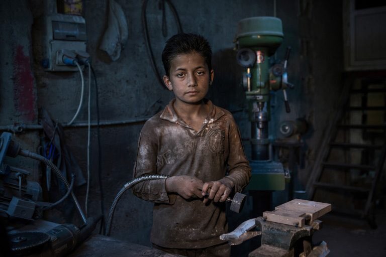 SHogewind's tweet photo. VVD helpt Syrische vluchtelingen en hun kinderen in Turkije. Aan een baan. #slotdebat #zilverencamera https://t.co/muU4MS67rs