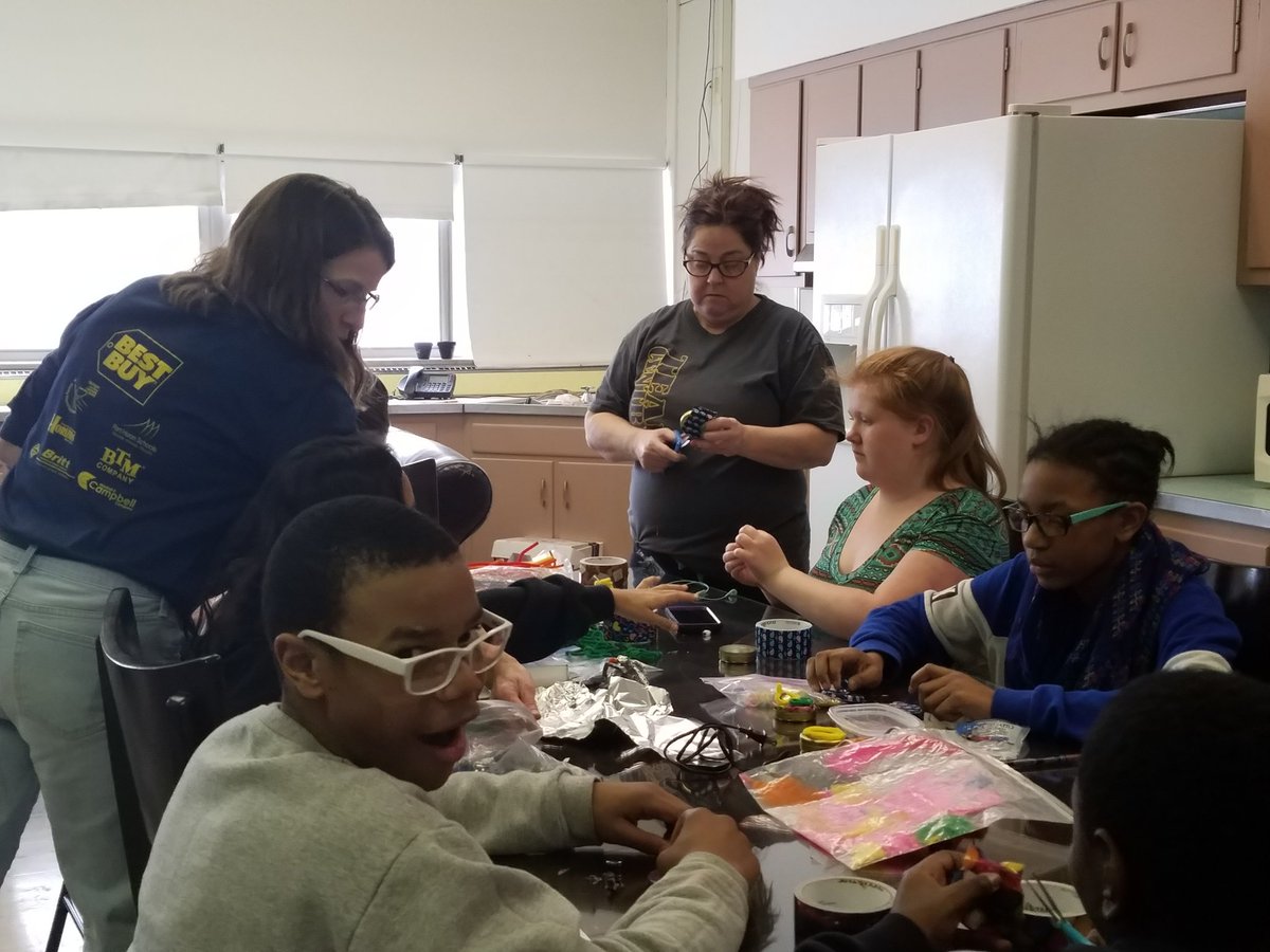 AaustinAnn's tweet photo. Treasure hunt and treasure box fun.#1PHASD #CMSNation  #roarzone https://t.co/SYLJ61t7L9