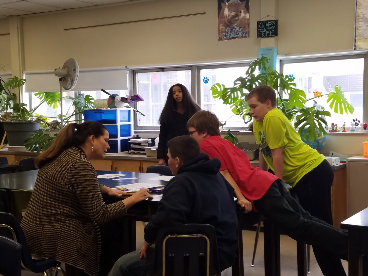 AaustinAnn's tweet photo. Treasure hunt and treasure box fun.#1PHASD #CMSNation  #roarzone https://t.co/SYLJ61t7L9