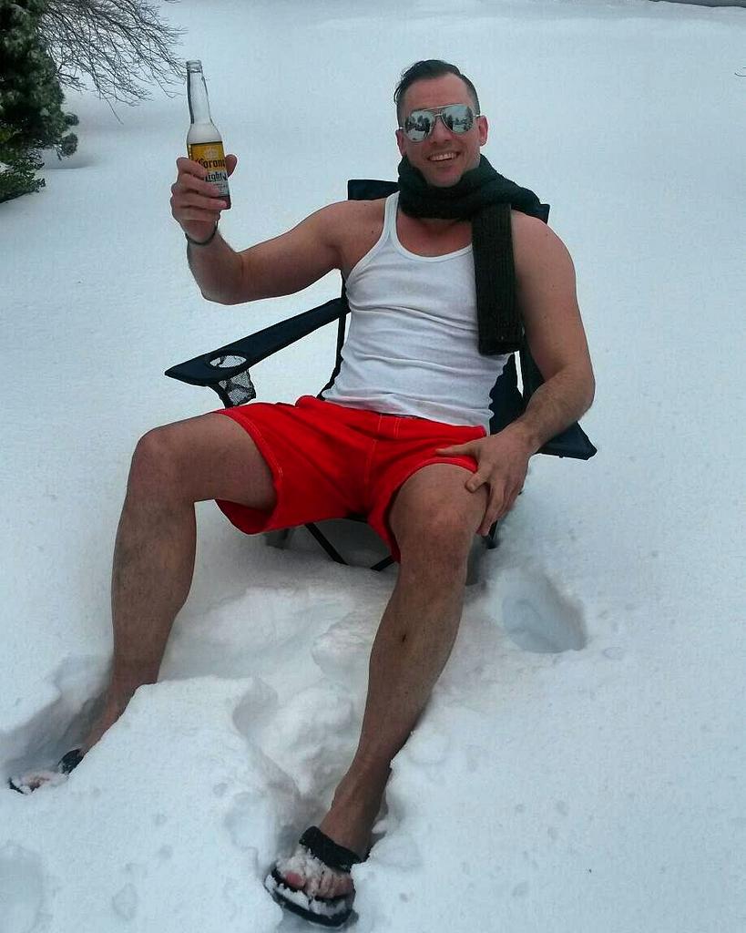 KeithCollinsNYC's tweet photo. Having a relaxing #Snow day!
#blizzard2017 @News12NJ #ABC7Snow @ABC #news12nj https://t.co/DhnShKO0Ci