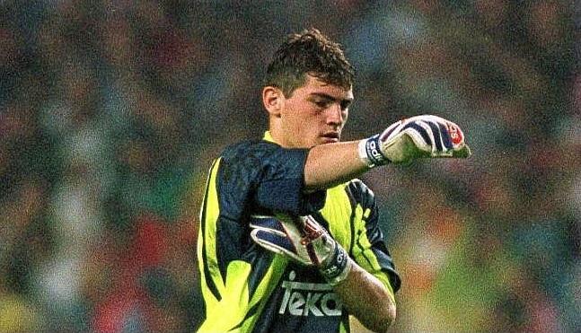 nicolas_vilas's tweet photo. Si on comptabilise ses 2 matches de Coupe Intercontinentale (co-organisée par l'UEFA), #Casillas en est à 175 matches UEFA ce soir #record https://t.co/cYTDsgm0UM