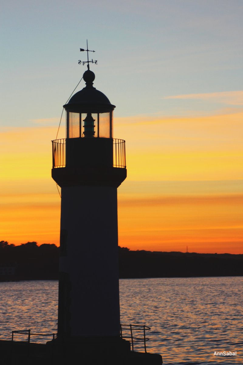 AnnSabai's tweet photo. #Groix https://t.co/o8QuLbdTEl