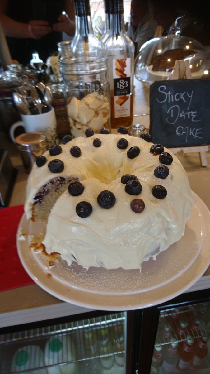thetearoom_ch's tweet photo. Blueberry Sponge @thetearoom_ch https://t.co/BoWV1DvEQv