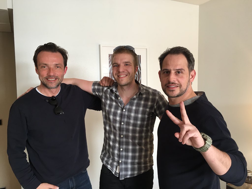 Kino-Kiffer Nr.1 @MoritzBleibtreu &amp; <a href="/LuceGregorowicz/">Lucas Gregorowicz</a> haben beim Interview nur Tabak konsumiert. #Lommbock <a href="/express24/">EXPRESS / EXPRESS.DE</a>