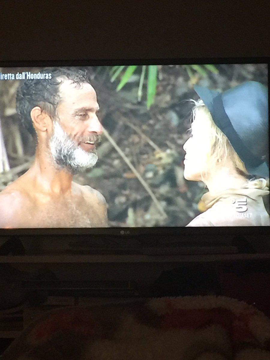 CarolinaRussi_P's tweet photo. Li sto amando. Sono meglio di un film di Nicholas Sparks.
#razdegan #paolabarale #isola #isoladeifamosi @IsolaDeiFamosi https://t.co/GPqHCtnoAP