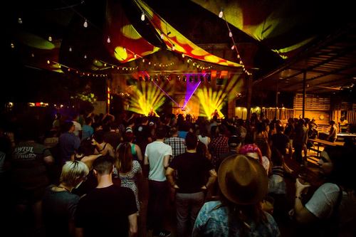 DiscoverDenton's tweet photo. Free show during mid-week? YUP! Check out #SolKitchen at @HarvestHouseDTX! https://t.co/Uzo5aDt0sP #dentoning https://t.co/LizvI9x10L