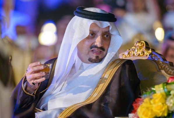 تجمل عيال المـلوك وفيـصل لحـالـه
مـواقـفـه مـا حدٍ غــيــره يـسـويـهـا
في ذمتي ما يجيبن النـساء أمثاله
لـو ولّـدن مـع مـنـاخرهـا وأفـامـيها