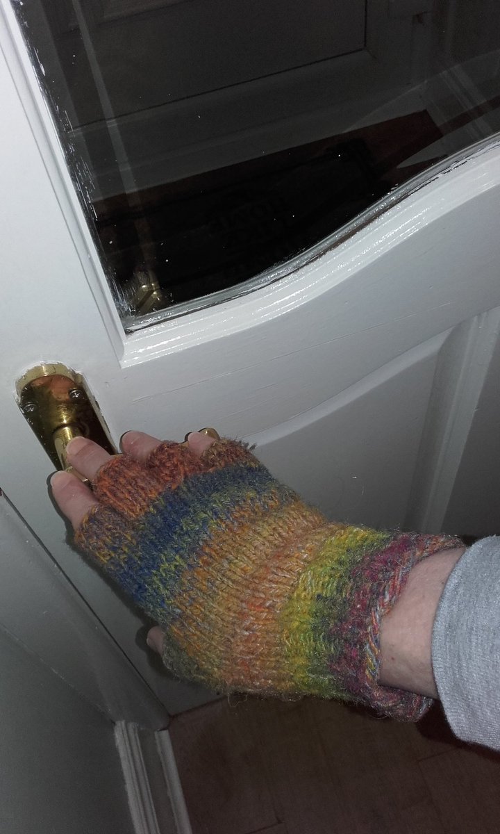 eibhlinalana's tweet photo. #WearingIrish  #studiodonegal    Heading out for a walk on this crisp evening. https://t.co/ZkQEJui9qs